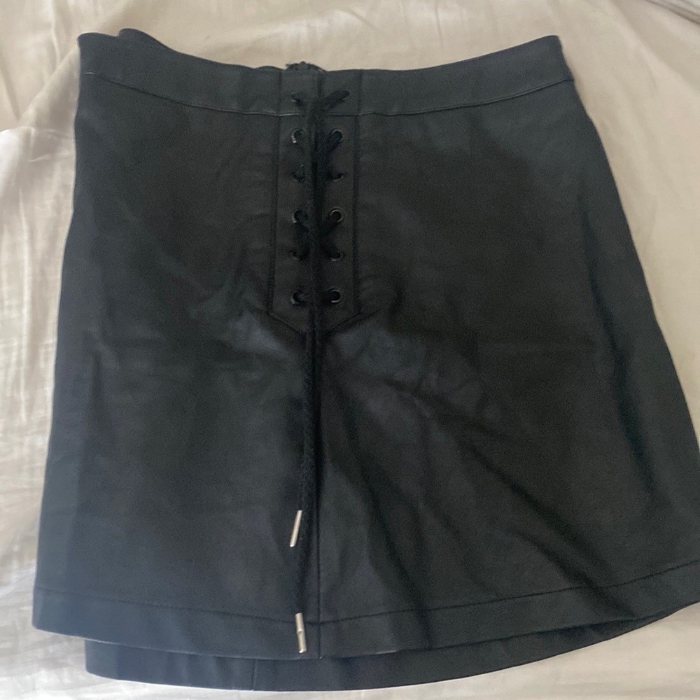 BLACK LEATHER SKIRT